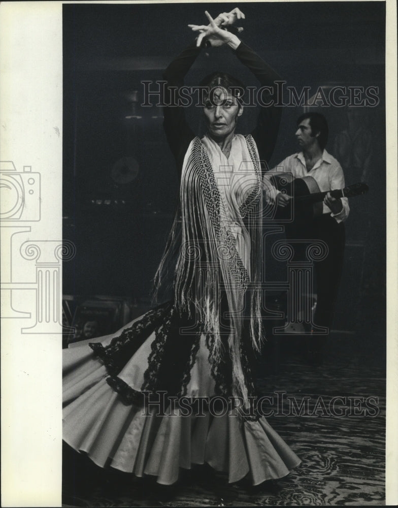 1982 Press Photo Lola Golan Doing Spanish Dances at Cafe La Boheme - mja74744 - Historic Images