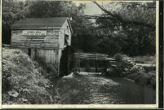 1976 Press Photo Water wheel and grist mill stand next to Theodore Sawie's dam-Historic Images
