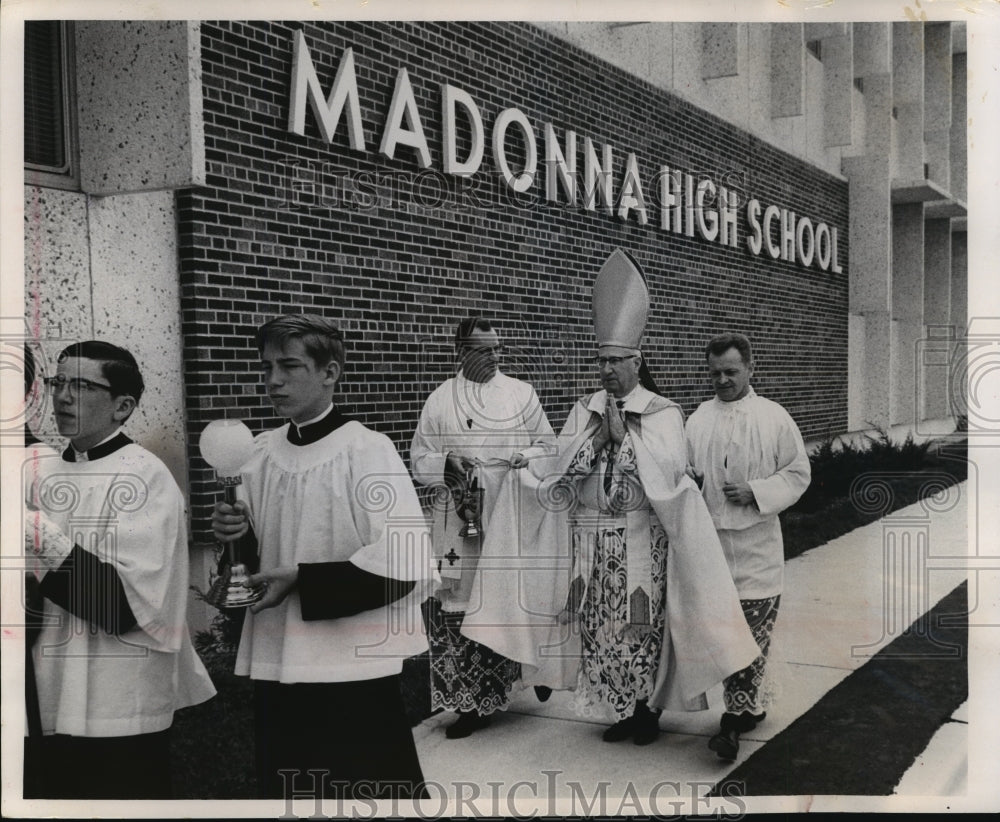 1966 Press Photo Archbishop William E. Cousins before dedication of Madonna High-Historic Images