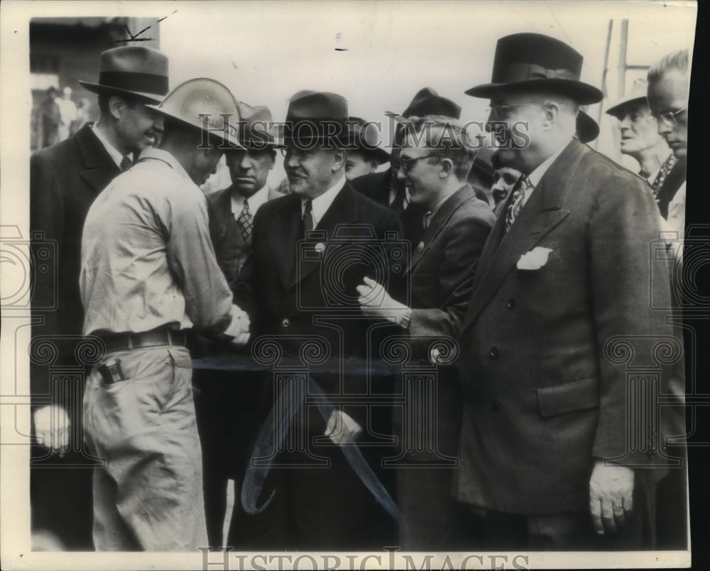1945 Press Photo V.M. Molotov Visits Kaiser Shipyards in California - mja75016- Historic Images