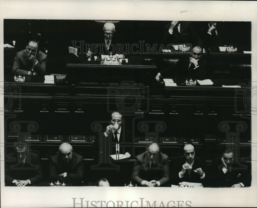 1971 Press Photo Prime Minister Emilio Colombo takes a coffee break - Historic Images