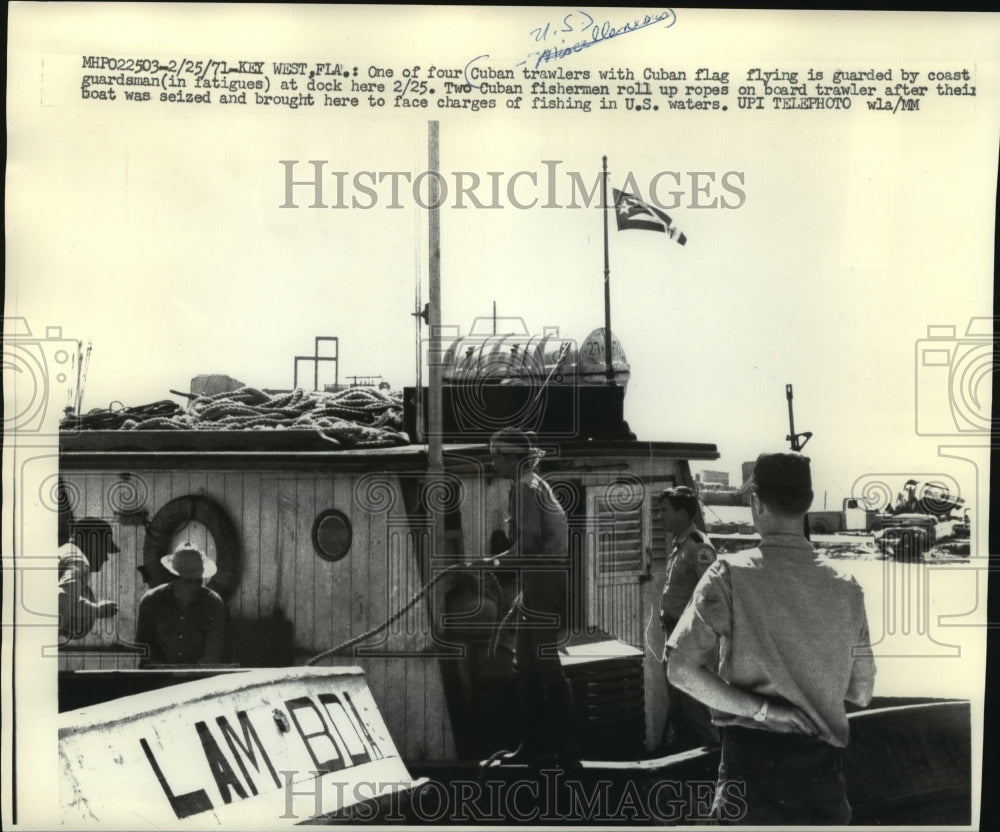 1971 Press Photo One of the four Cuban trawlers with Cuban flag, Coast Guard - Historic Images