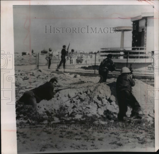 1964 Press Photo Greek Cypriots Advancing on a Turkish Strong Point - mja75245-Historic Images