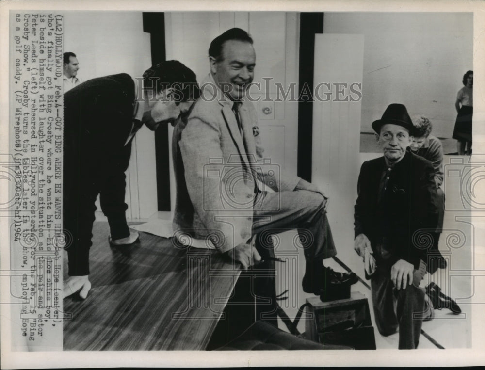 1964 Press Photo Bob Hope, Bing Crosby and Peter Leeds in the &quot;Bing Crosby Show&quot;-Historic Images