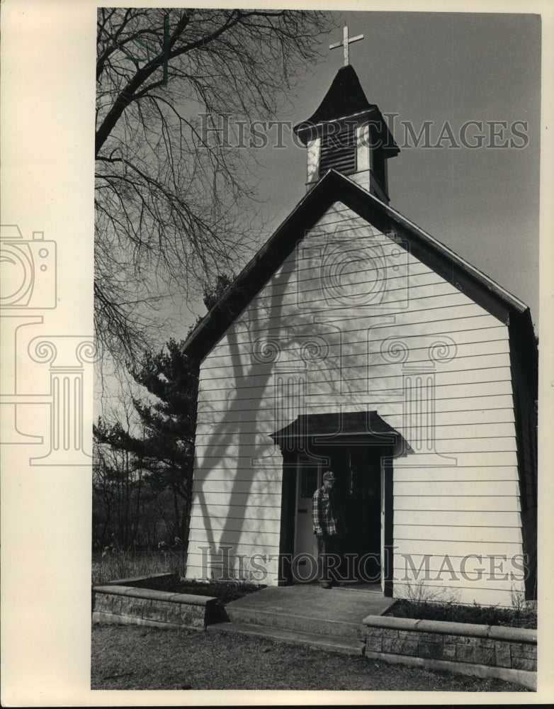 1988 Press Photo Clarence McCluskey at Our First Lady of the Fields Chapel-Historic Images