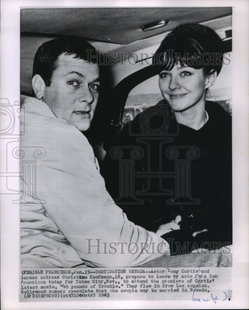 1963 Press Photo Actor Tony Curtis and German actress Christine Kaufmann - Historic Images