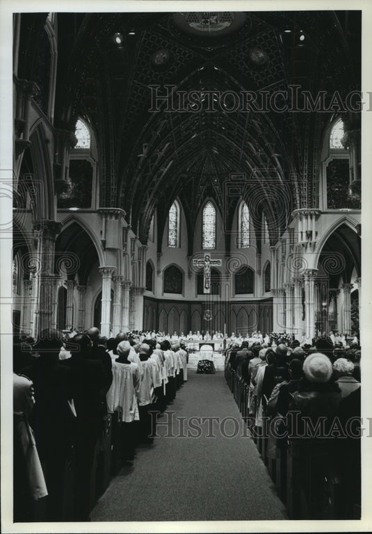 1982 Press Photo Service for Cardinal John Cody in Chicago's Holy Name Cathedral - Historic Images