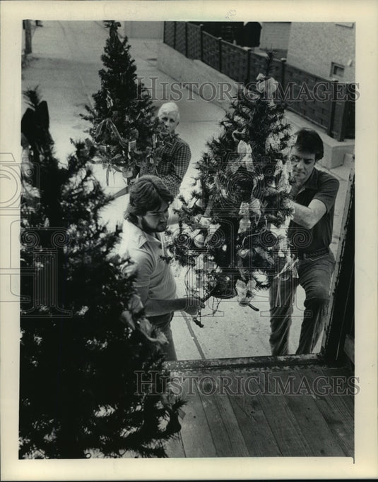 1984 Press Photo Ted Simon, Jim Jones, and Ron Wischer of Patio Casual Furniture - Historic Images