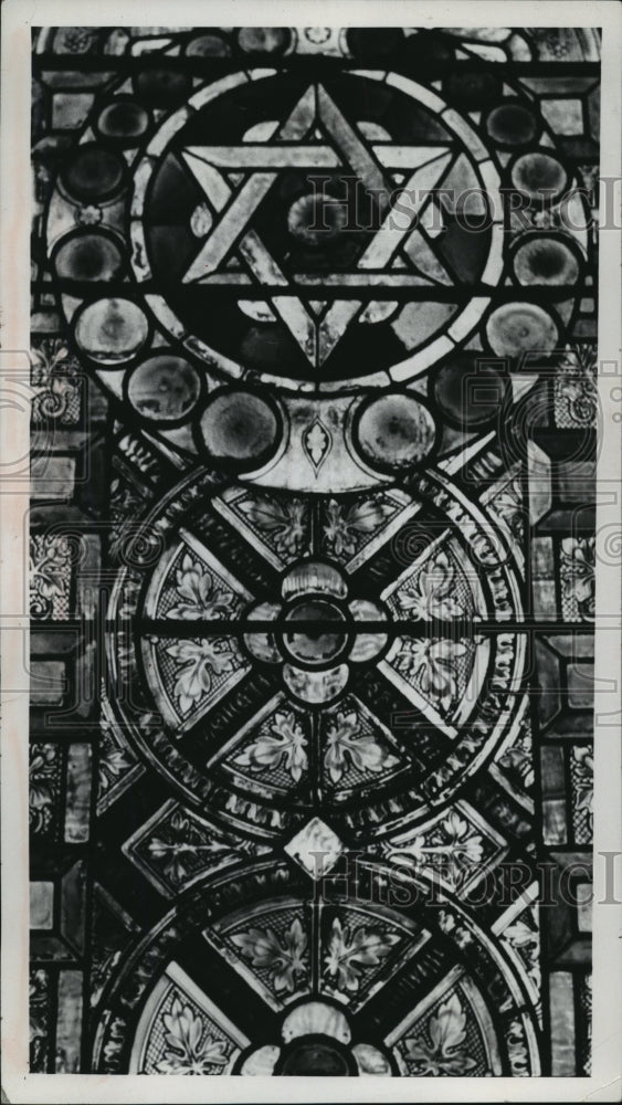 1974 Press Photo Stained Glass Window Displays Star of David; Milwaukee Church - Historic Images