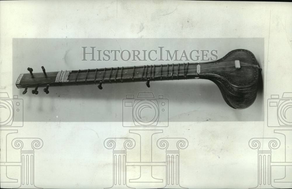 1967 Press Photo a popular Indian instrument called the sitar - mja76471-Historic Images