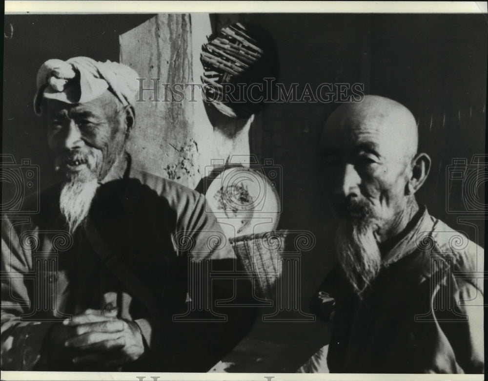 1981 Press Photo Brothers recalling Mao Tse-tungs visit after Long March, Yenan-Historic Images