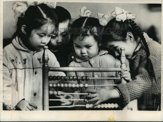 1974 Press Photo Nursery School Children in Peking, China Using Ancient Abacus - Historic Images