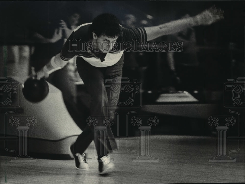 1986 Press Photo U.S. Bowler Tommy Kress king of bowling's rabbits - mja76613-Historic Images