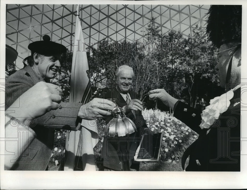 1972 Press Photo County Executive John Doyne proposed a toast at a ceremony - Historic Images