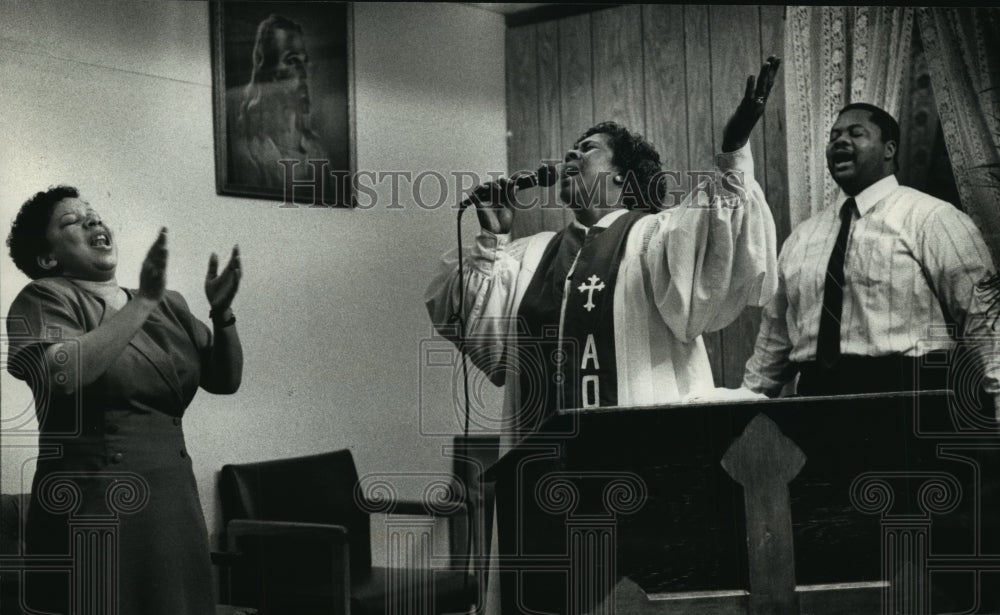 1990 Press Photo Pastor Cornelia L. Beene of the Ark Praise Outreach Church - Historic Images