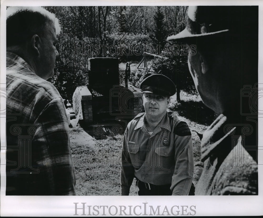 1963 Press Photo Michigan Conservation Officer Ernest Leonard patrolled woods - Historic Images