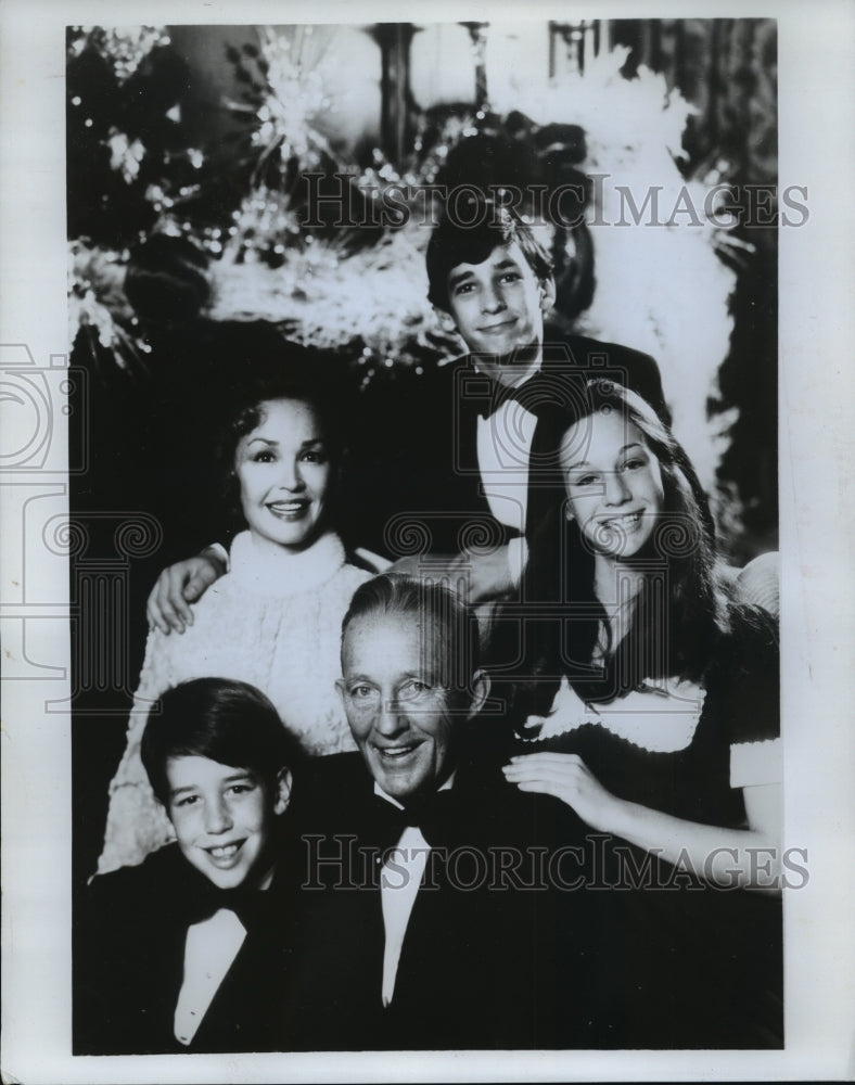1973 Press Photo Bing Crosby with Kathryn and children Harry and Mary Frances-Historic Images