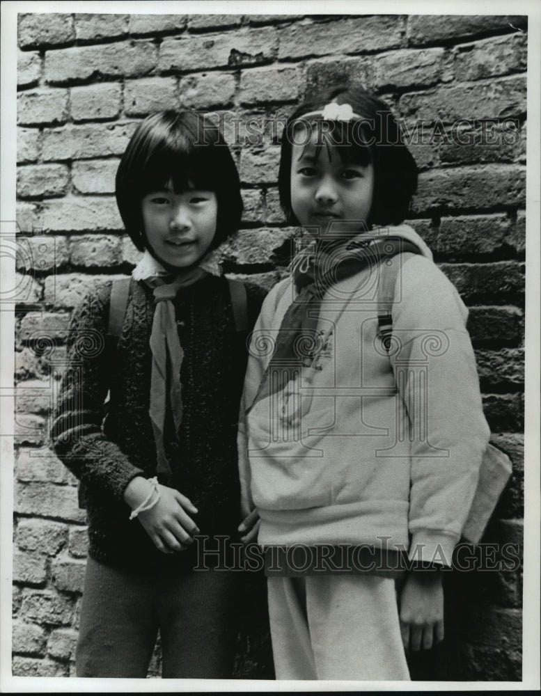 1989 Press Photo Chinese children pose for a photo - mja77234-Historic Images