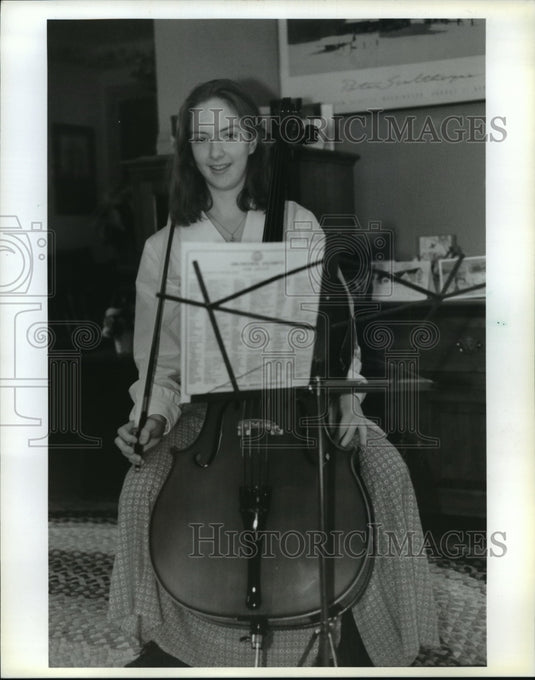 1995 Press Photo High School Cellist Molly Brush playing her instrument - Historic Images