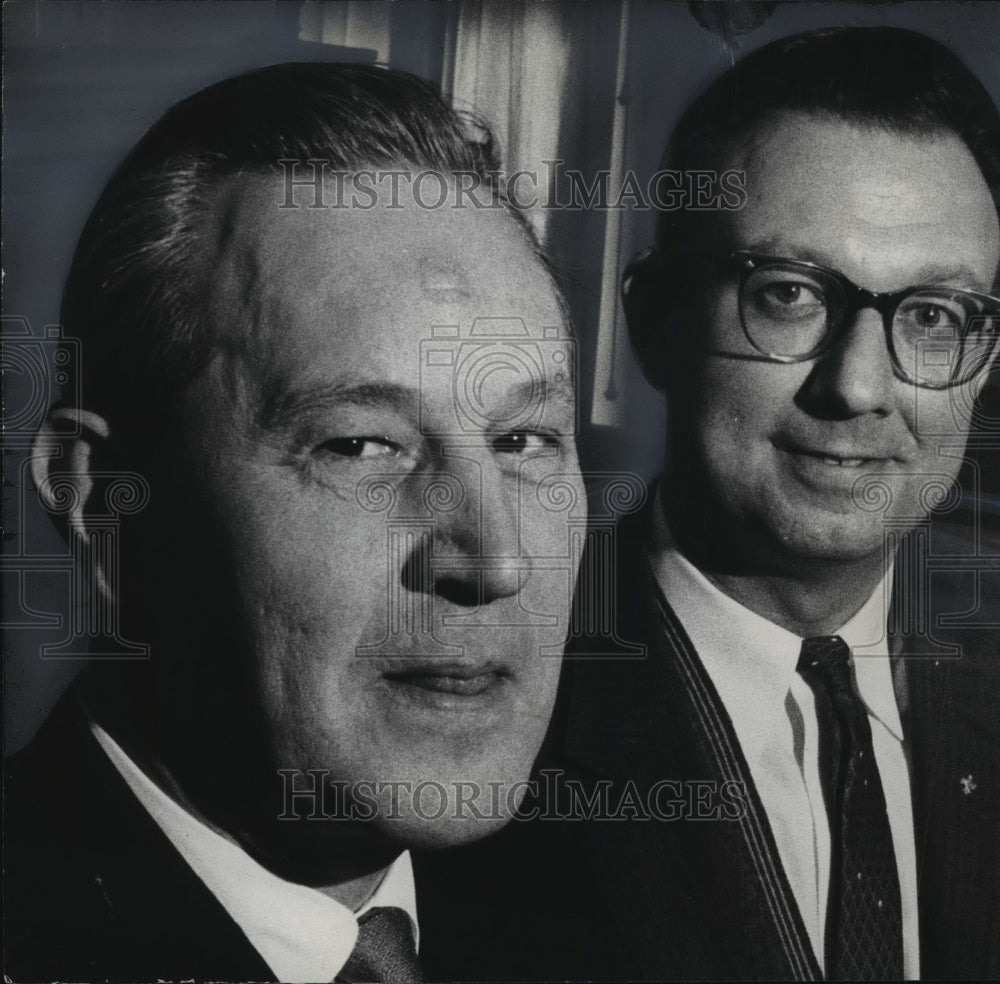 1962 Press Photo Charles Wampler, V.W. Coddington of Greater Milwaukee Committee - Historic Images