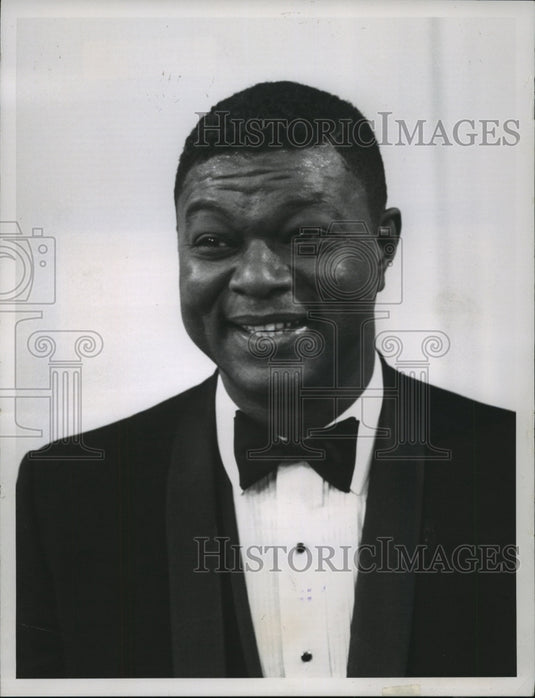1966 Press Photo Singer-pianist Ike Cole performs on "The Red Skelton Hour"-Historic Images