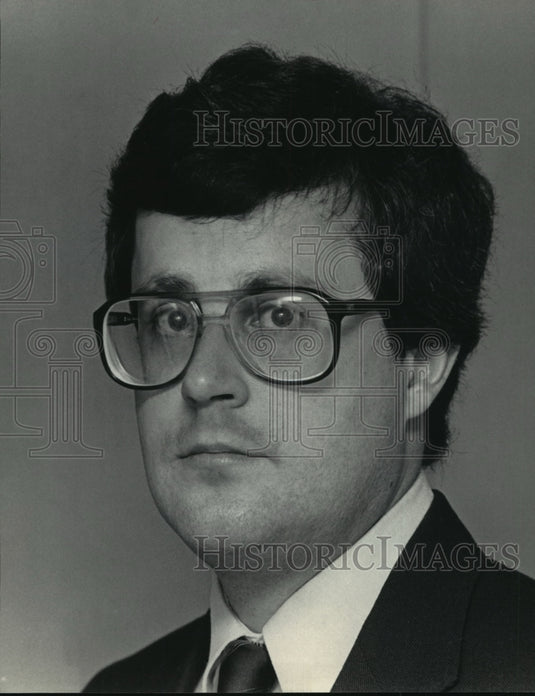 1985 Press Photo Dave Cole, news director, radio station WLIP Kenosha, Wisconsin - Historic Images
