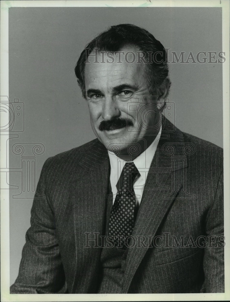 1983 Press Photo Dabney Coleman stars as Bill Bittinger in &quot;Buffalo Bill&quot; - Historic Images
