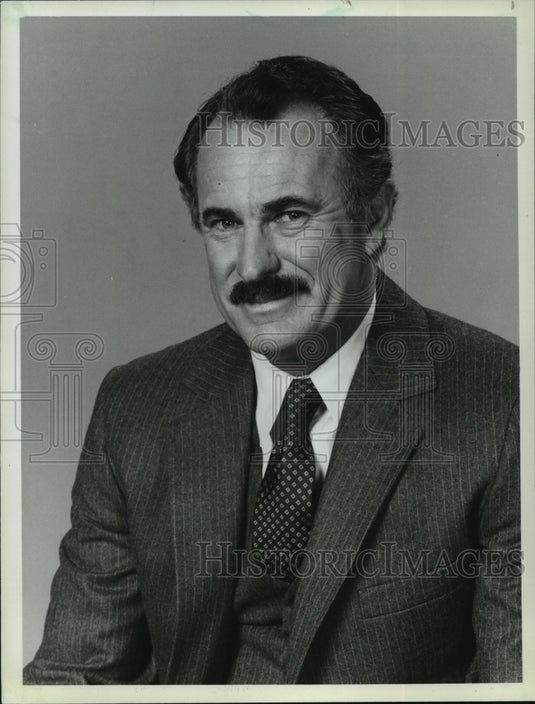 1983 Press Photo Dabney Coleman stars as Bill Bittinger in "Buffalo Bill" - Historic Images