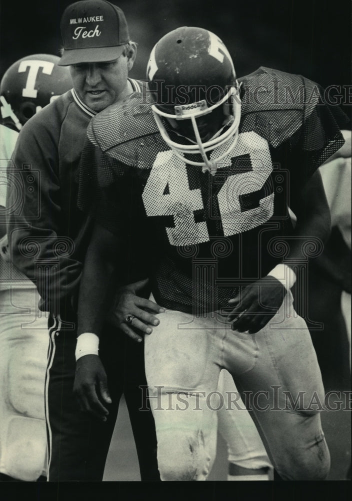 1987 Press Photo Milwaukee Tech Coach Tom Konowalski with Keombani Coleman- Historic Images