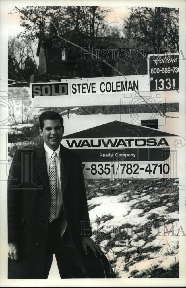 1993 Press Photo Milwaukee Real Estate Agent Steven Coleman in Wauwatosa-Historic Images