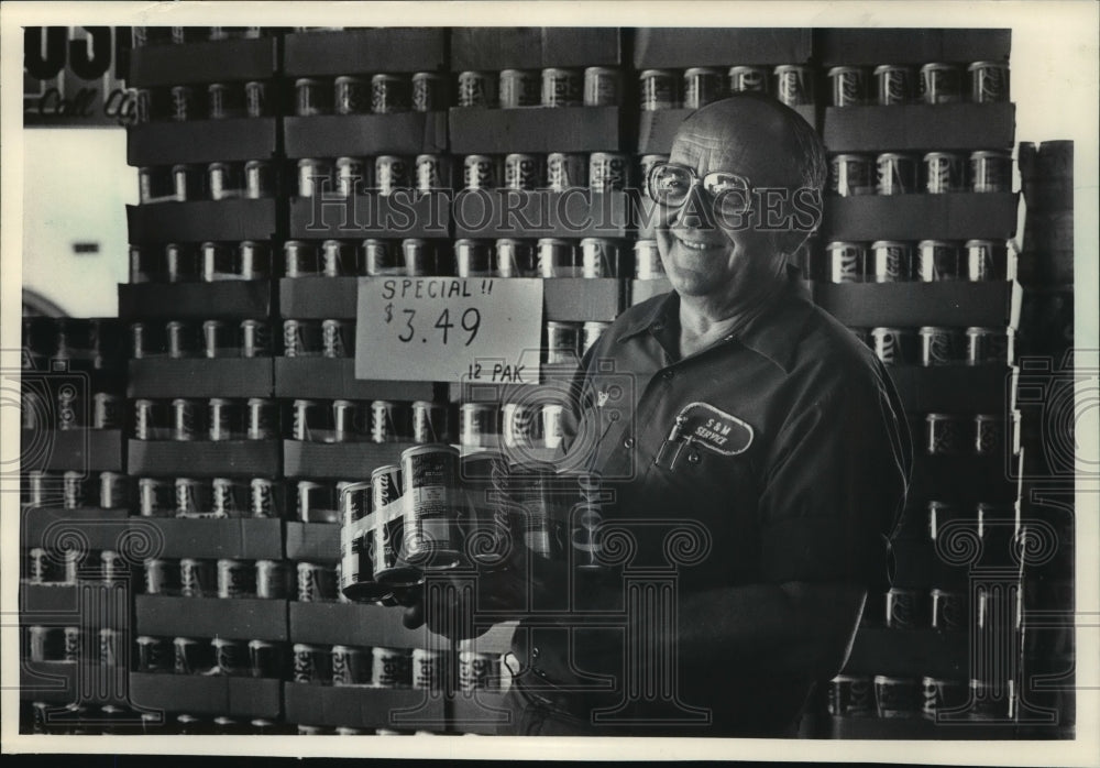 1985 Press Photo Bill Meer With Cases of Old Coke Formula, Mequon - mja77843 - Historic Images