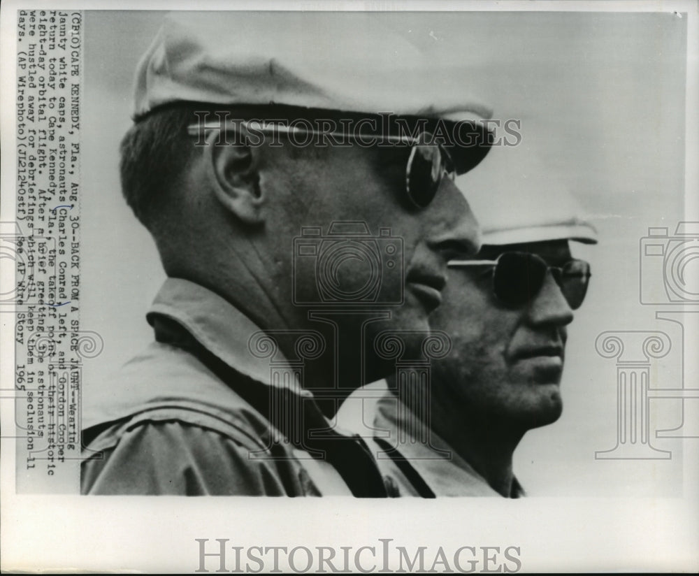 1965 Press Photo Astronauts Charles Conrad and Gordon Cooper in Florida - Historic Images