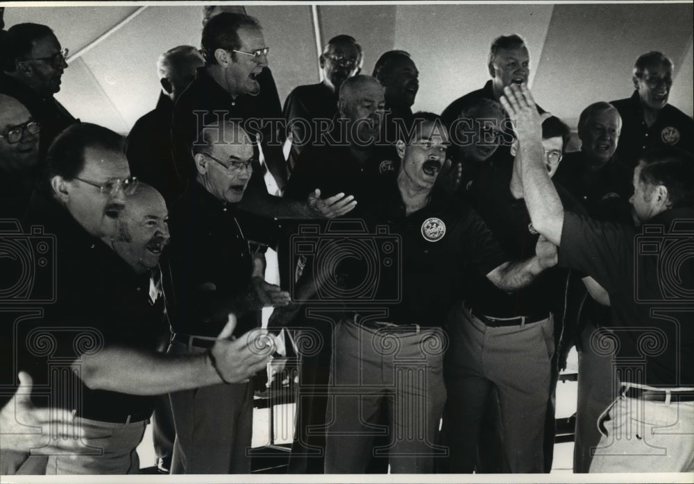 1962 Press Photo Men-O-Harmonee Barbershoppers singing at Lutheran Fest-Historic Images