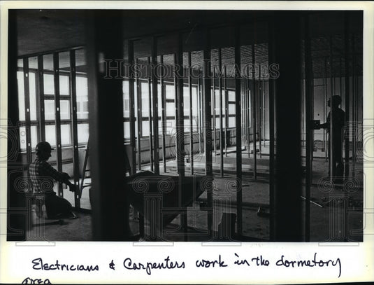 1983 Press Photo Concordia University Wisconsin Electricians and Carpenters work - Historic Images