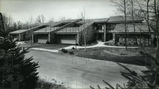 1983 Press Photo Condominiums at Bishop's Grove in Brookfield - mja78043 - Historic Images
