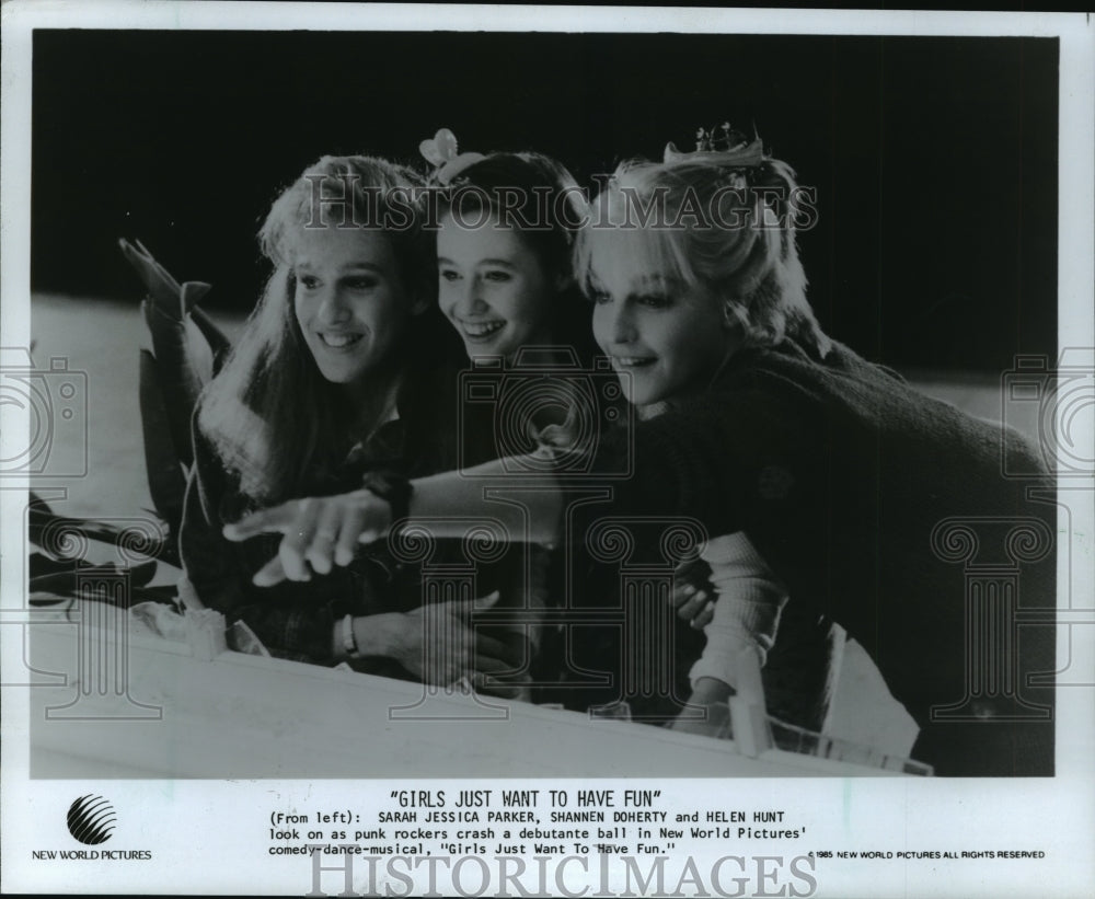 1985 Press Photo Actresses in a Scene From Film &quot;Girls Just Want to Have Fun&quot; - Historic Images