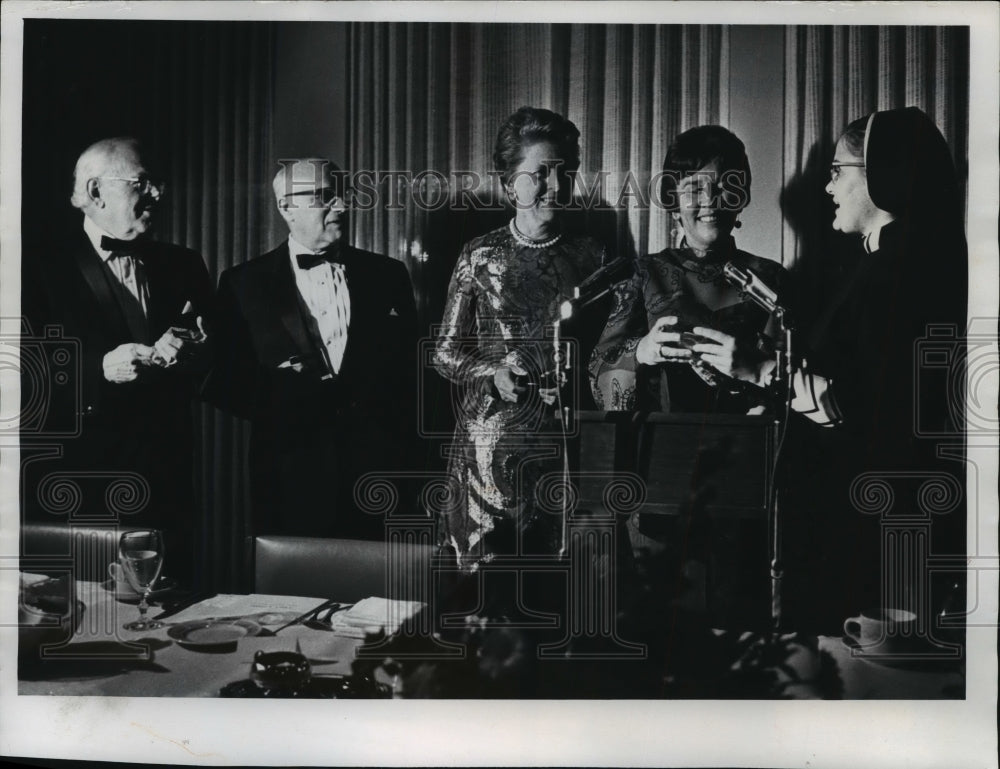 1972 Press Photo Pro Urbe Dinner in Bergstrom Hall of Mount Mary College - Historic Images