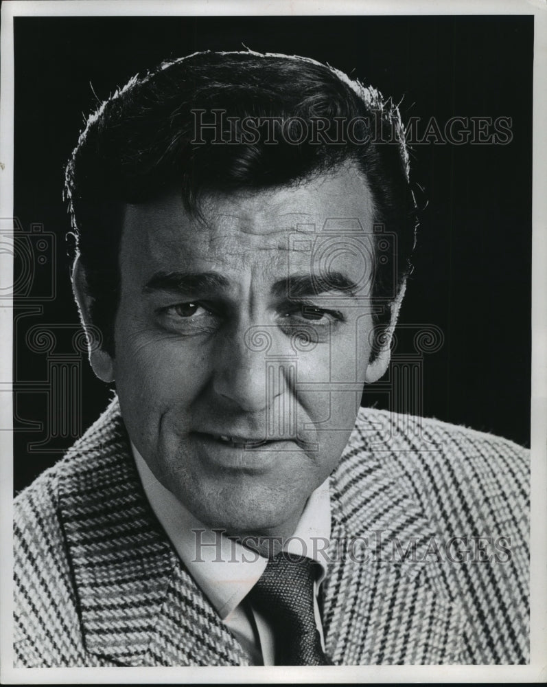 1971 Press Photo Mike Connors as Mannix in the TV Show &quot;Mannix&quot; - Historic Images