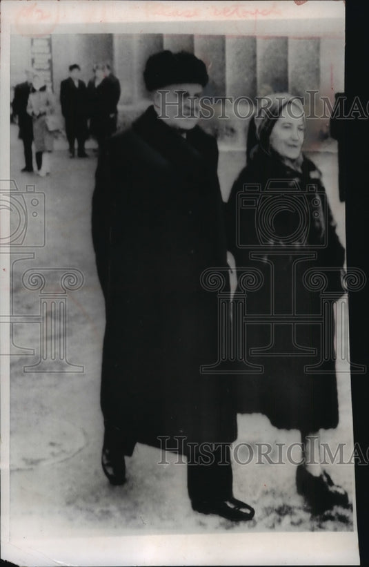 1963 Press Photo V.M Molotov and his wife leaving a polling station, Moscow-Historic Images