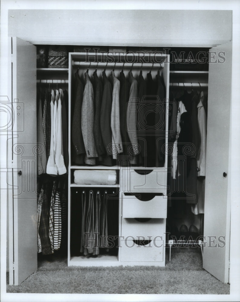 1993 Press Photo Get organized with this movable closet organizer - mja78778-Historic Images