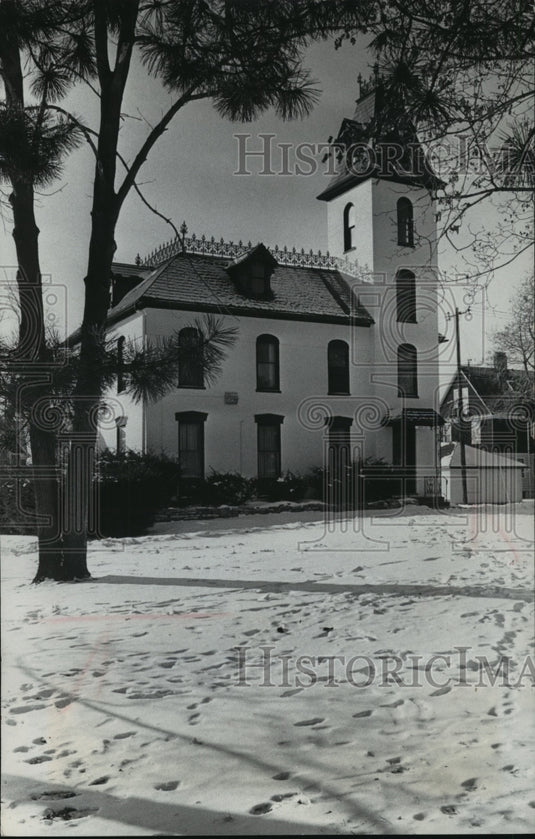 1977 Press Photo Concordia University Wisconsin's Admissions Office building - Historic Images