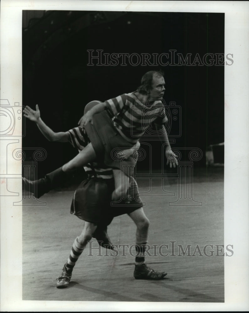 1989 Press Serebriakov and Popov Performing Clown Act At Bradley Center - Historic Images