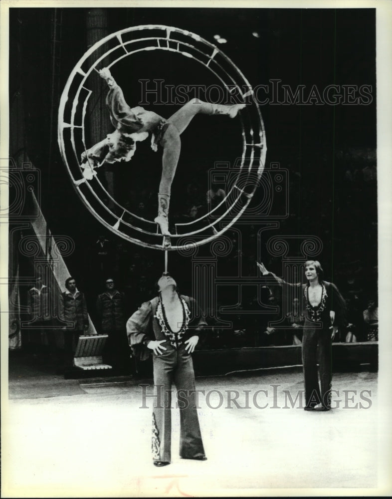 1979 Press Photo Balancing Act In 60th Anniversary Edition of Moscow Circus - Historic Images