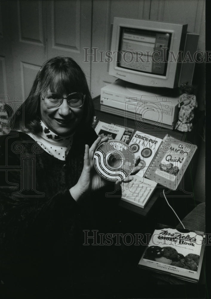 1994 Press Photo Rosemary Kotarski has a CD-ROM disk that has recipes organized-Historic Images