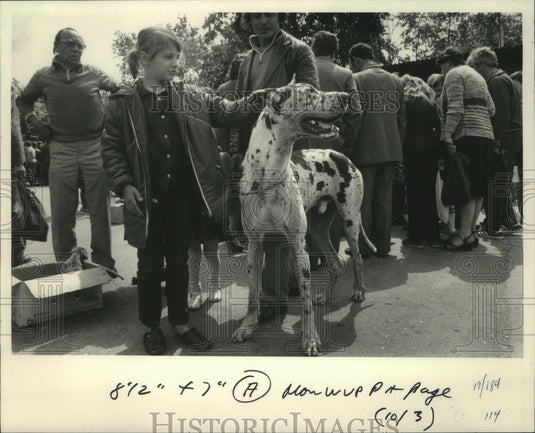 1983 Press Photo Dogs For Sale in Sunday Markets in Moscow, Russia - mja79313 - Historic Images