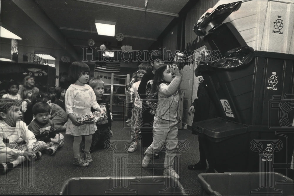 1992 Press Photo Edu-Care Day Care Students Recycling Items in Wauwatosa-Historic Images