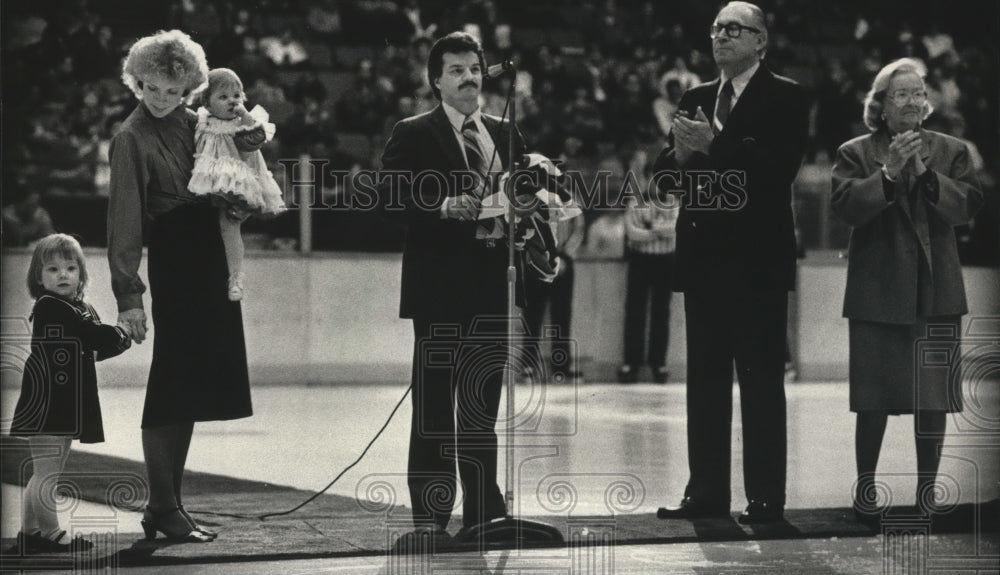 1987 Press Photo Daniel Lecours Receives Awared From International Hockey League - Historic Images