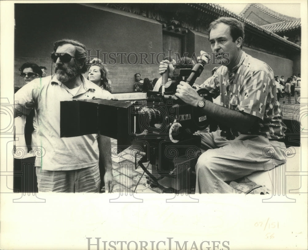 1987 Press Photo director Bernardo Bertolucci while filming &quot;The Last Emperor&quot;-Historic Images