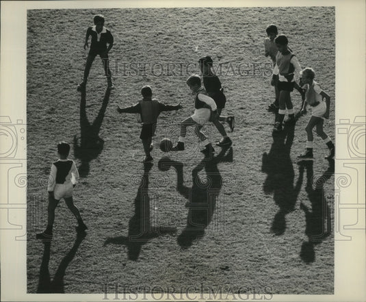 1964 Press Photo Prince Albert of Monaco playing football - Historic Images