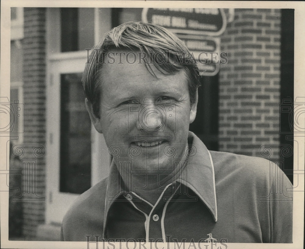 1971 Press Photo Golfer Deane Berman poses for a photo - mja79800 - Historic Images